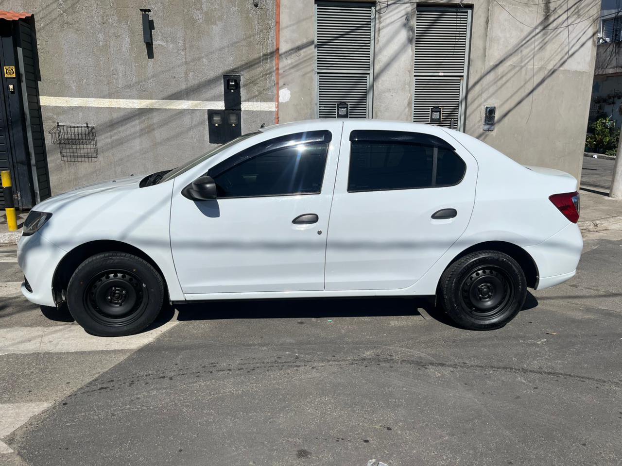 RENAULT LOGAN